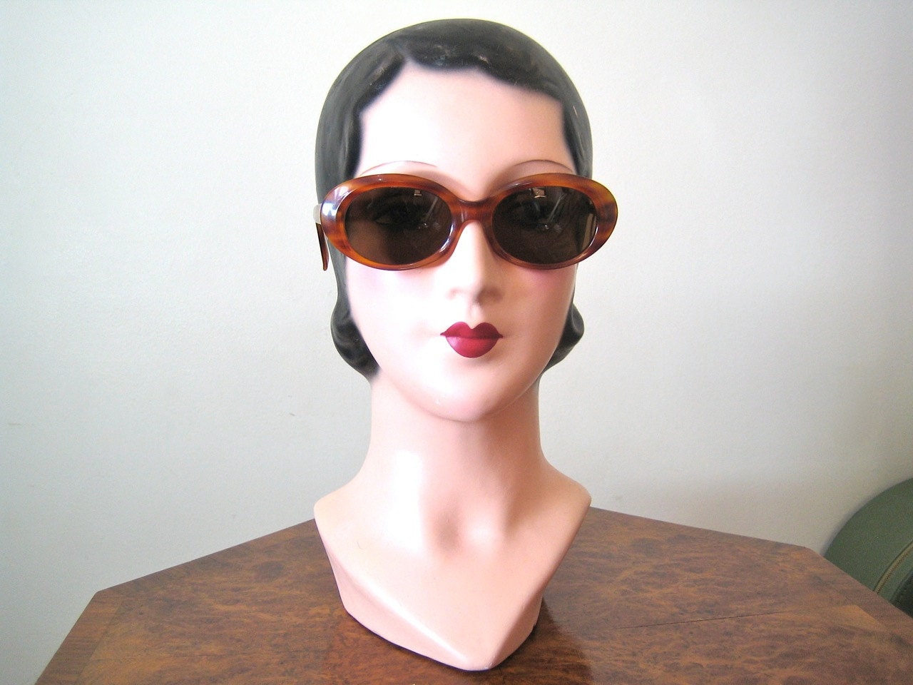 1960s sunglasses Stunning quality glossy tortoiseshell frames with glass lenses Cat eye design