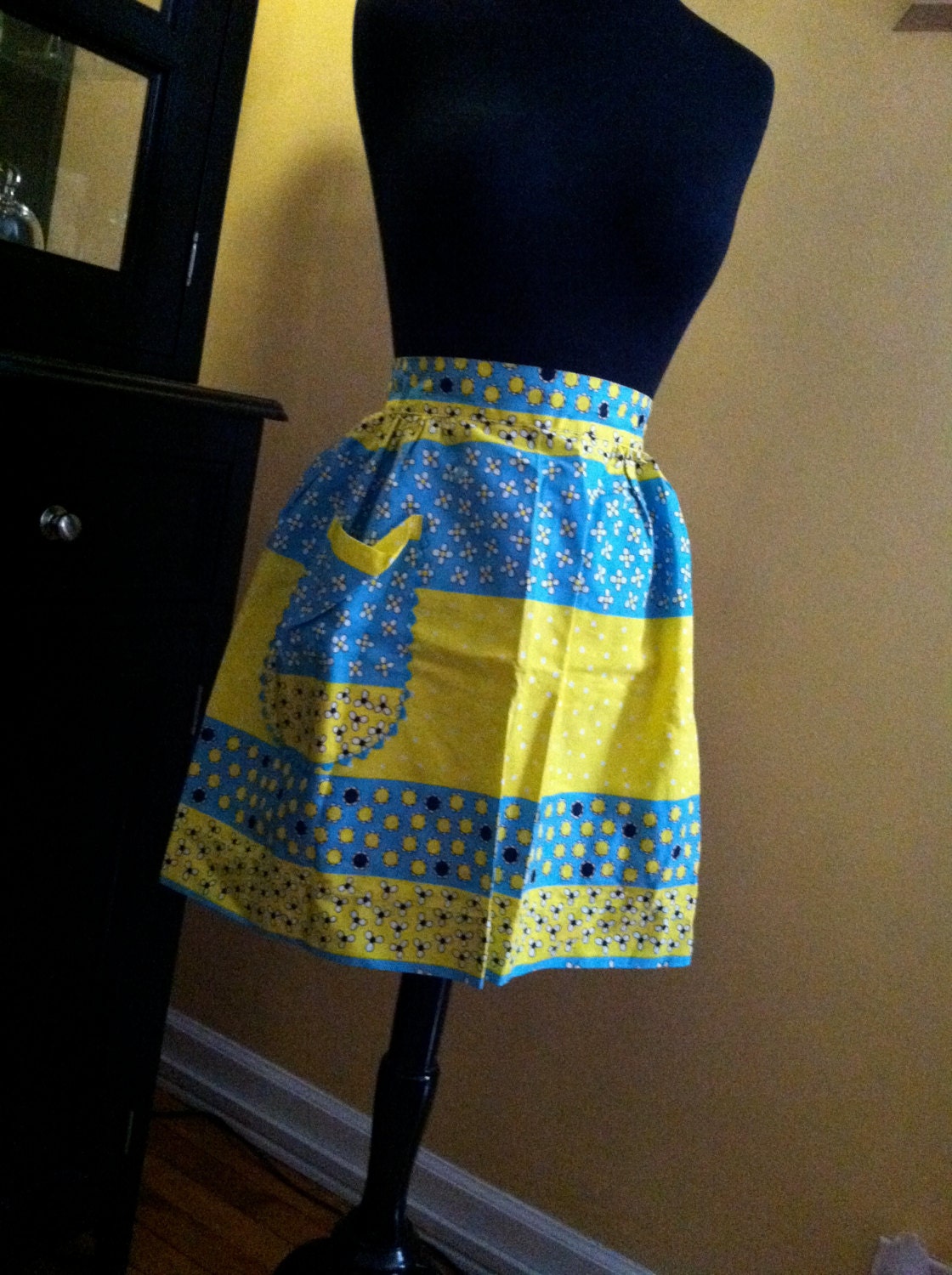 Fabulous vintage Blue Yellow Carmen Lee apron