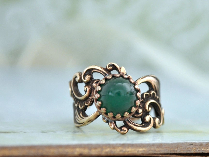 EMERALD Neo Victorian vintage style brass ring rare vintage bullet tip glass cab