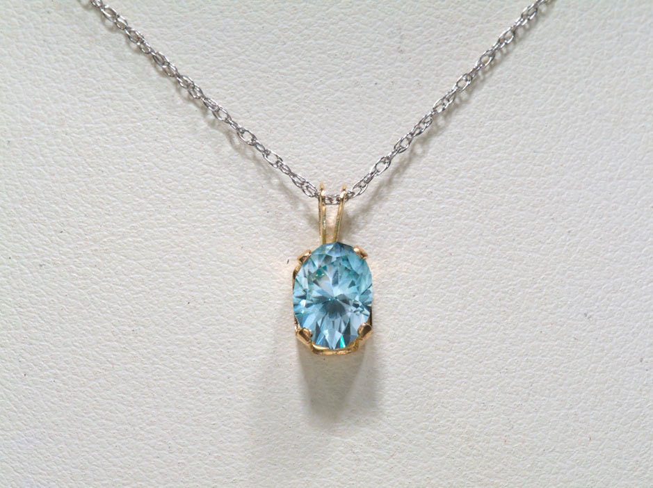 Natural Oval Aquamarine Pendant