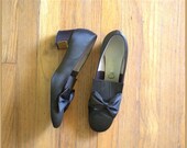SALE Vintage 1960s Shoes Pumps 60s Olive Green Satin Shoes Low Heel Big Bow Womens Size 9 Euro 40
