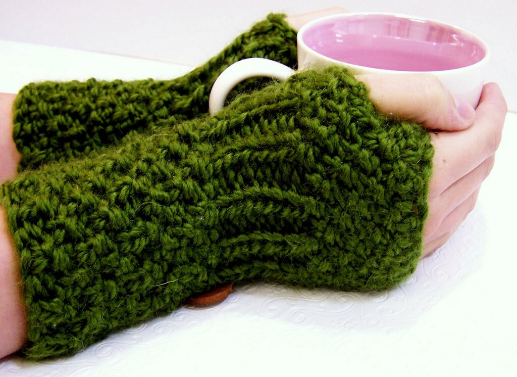 Chunky Knit Fingerless Mittens, Button Cuff Fingerless Mittens, Olive Green,  Wool Alpaca Blend