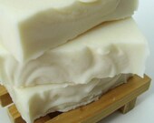 Handmade Soap . Fresh Laundry . Shea Butter Soap . Vegan . Cotton . Spring