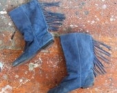 25% OFF FLASH SALE Sale/////Vintage 1980s blue suede boots with fringe detail/////// 7