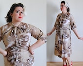 Plus Size Vintage Dress 1970s Sandy Floral Dress with Pussy Bow // Desert Flower Spring Fashion // Size 12/14