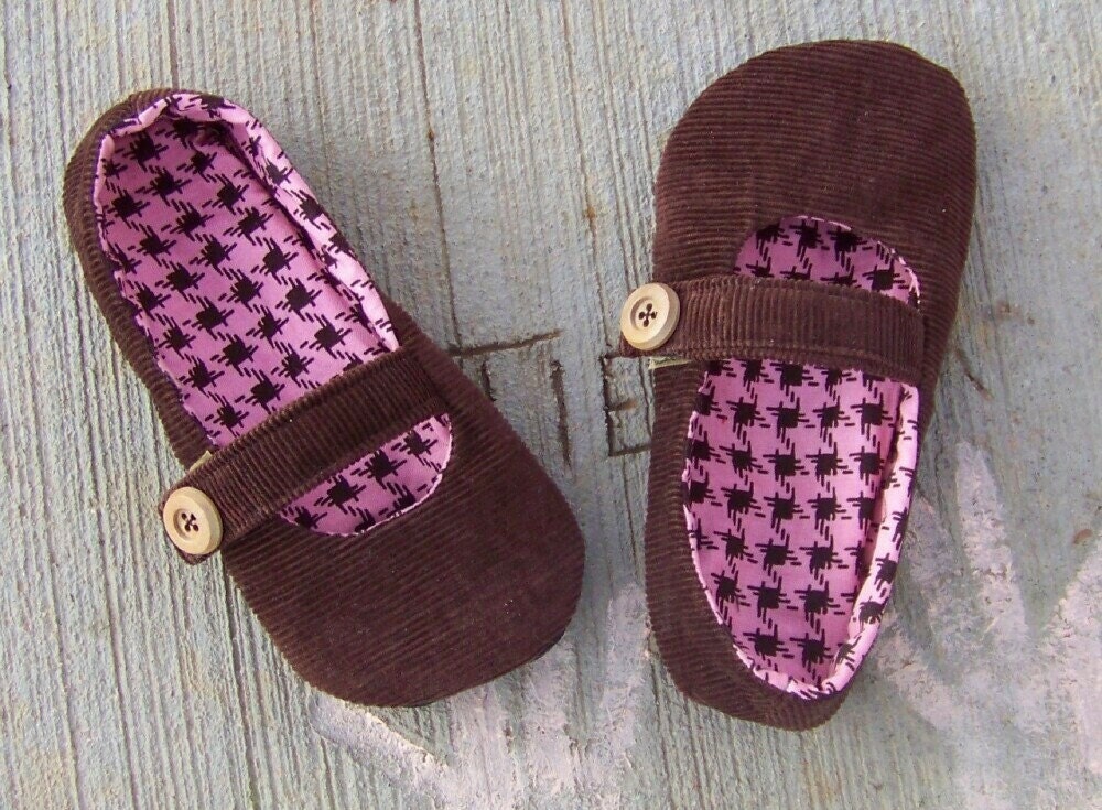 Girls Sewing Pattern PDF -Classic Mary Jane Sewing Pattern. Shoe size 6-12 USA/ Candadian (Approximately age- 24 months-5 years old)