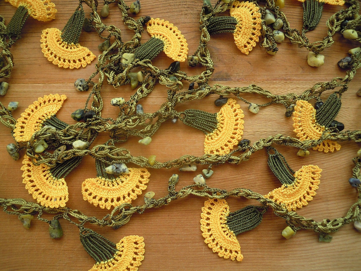 crochet lariat flower necklace, yellow and green, carnation