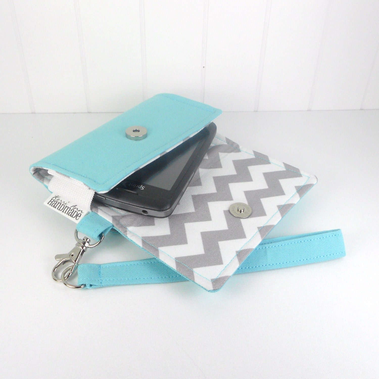 The Errand Runner - Cell Phone Wallet - Wristlet - for iPhone/Android - Aqua/Chevron in Gray
