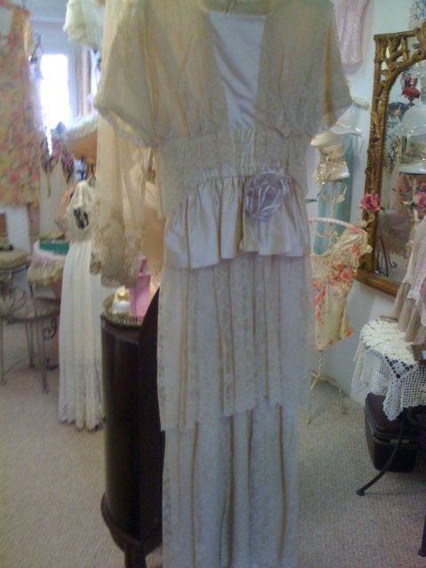 1900s Wedding gown and veil  mint condition