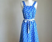 vintage 60s floral pinafore - WILD FLOWER blue and white sundress / child 8-10yr / XXXS