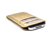 RETROMODERN aged leather iPhone 4 pocket - - SAND