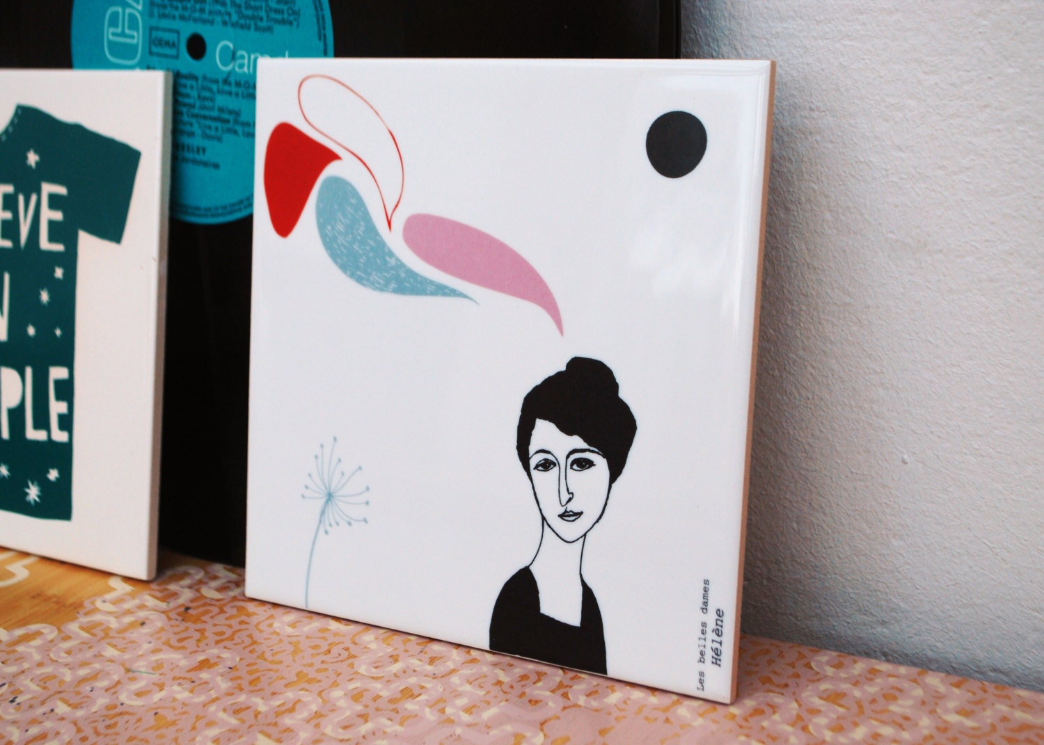 Hélène talking, ceramic tile