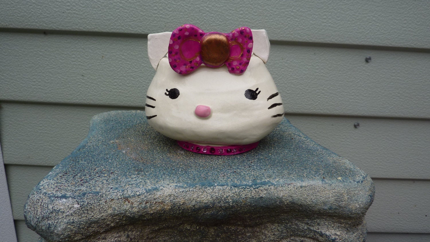 Cute Kitty Urn for a Female Cat