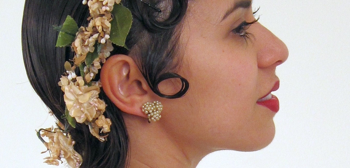 Vintage 1950s Earrings in Ivory  Faux Pearl Clusters