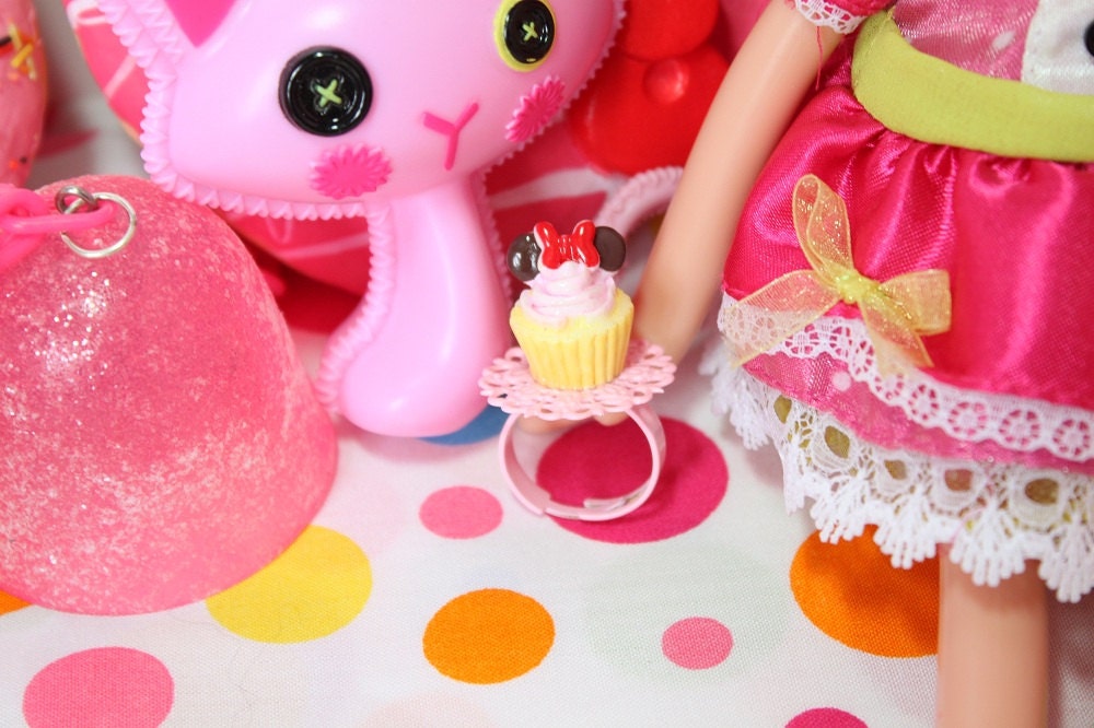 Minnie Mouse Cupcake Ring