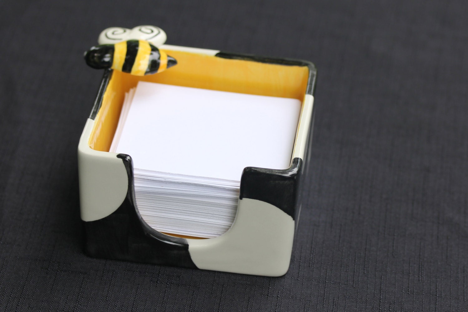 Bumblebee note holder