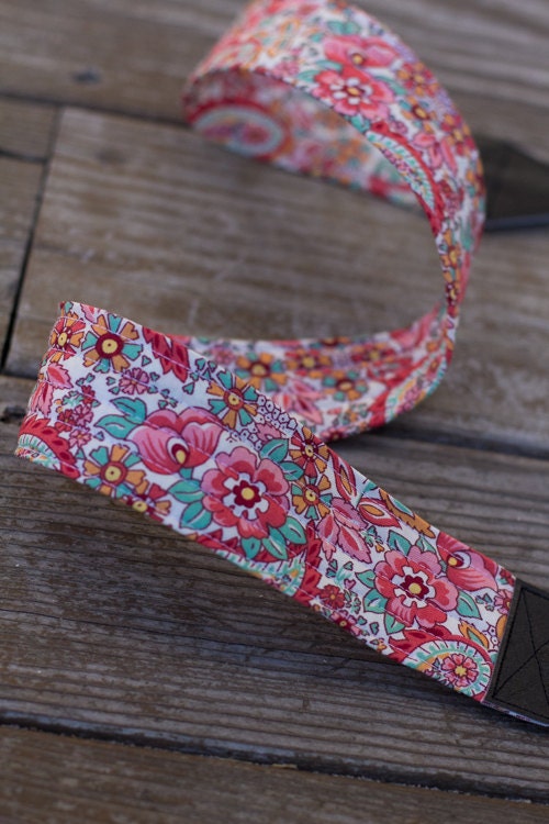 CAMERA STRAP in Paisley Floral