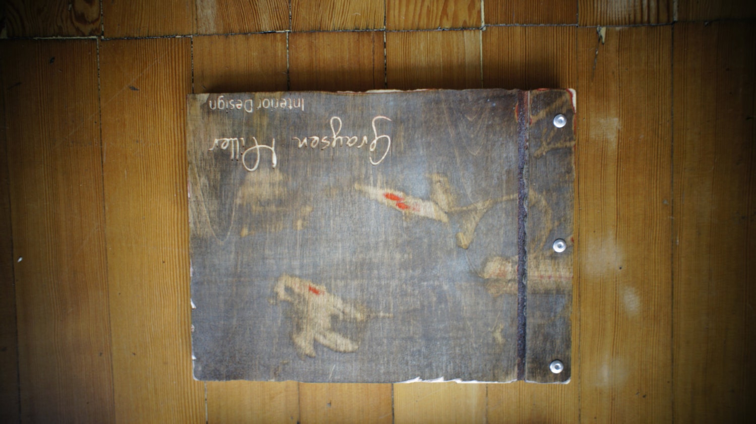 11.0" x 8.5" Landscape. Rustic & Distressed Custom LOGO Engraved Portfolio. 10 Sheet Protectors.