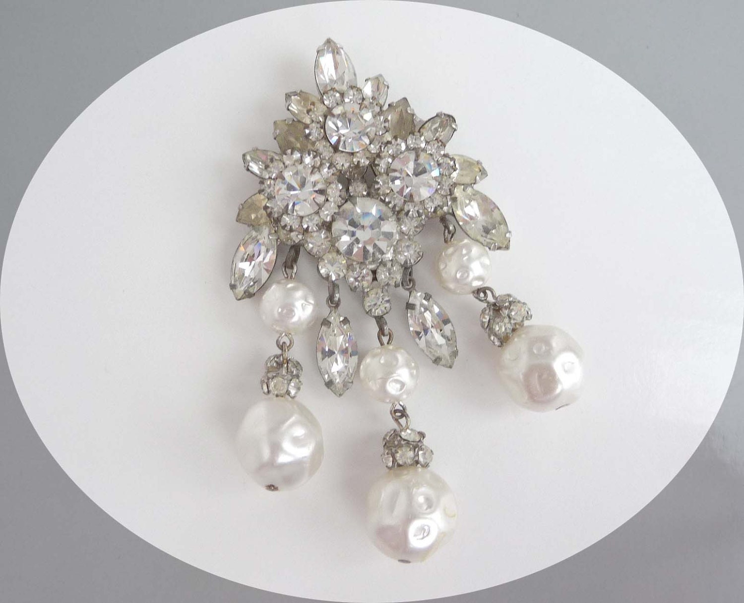 Confirmed D & E Juliana Jewelry Vintage Victorian Style Brooch w Dangling Pearls