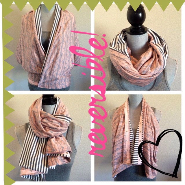 Reversible snap scarf in rosé/grey geometric