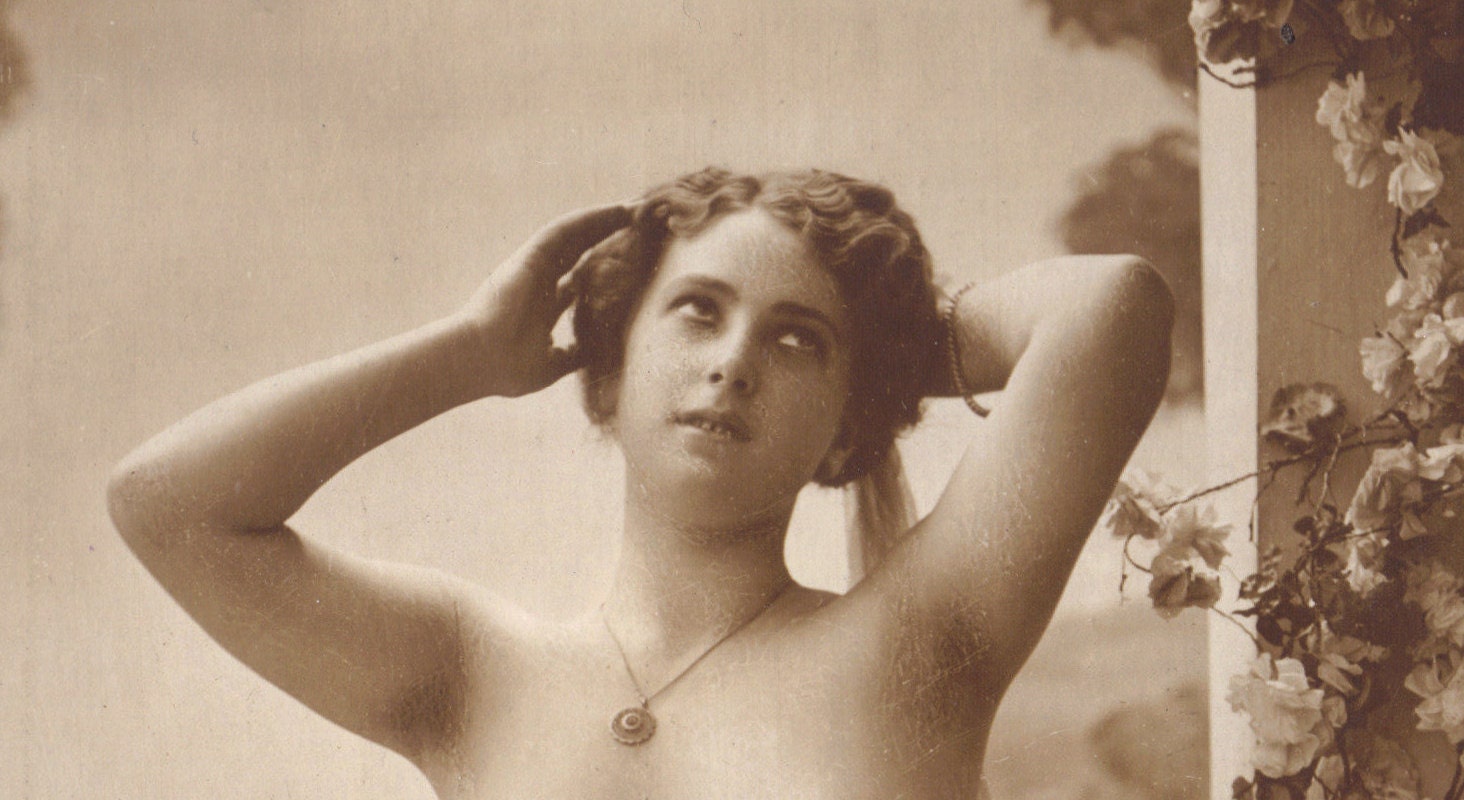 Lovely Italian Nude Postcard, circa 1910s/20s Mature.