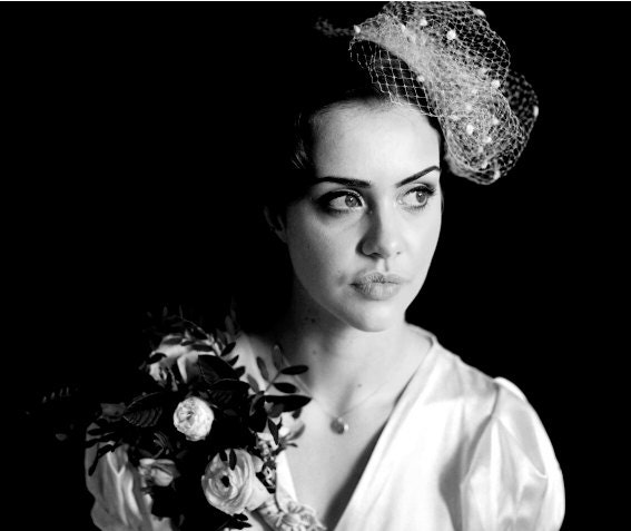 Original Birdcage veil from the 1940s,With dots,Ivory colour.Beautiful Vintage Bridalaccessory. AgnesHart