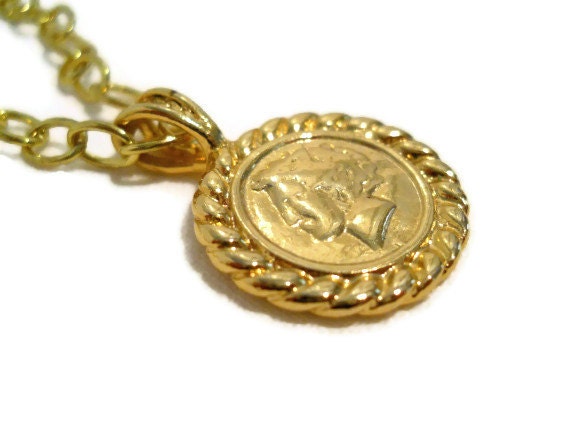 Gold Vintage Medallion Pendant Necklace