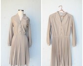 vintage 1970s dress / / Accordian Pleated Scalloped Dress