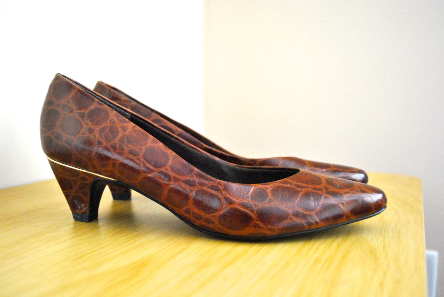 80s Faux Crocodile Print Pumps - Size 7.5 Ladies Narrow Heels - Vintage Ladies Shoes