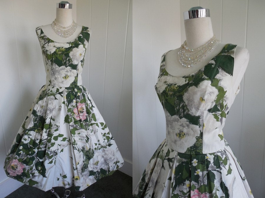 1950s Vintage Bergdorf Goodman Spring Day Dress with Flower and Leaf Pattern
