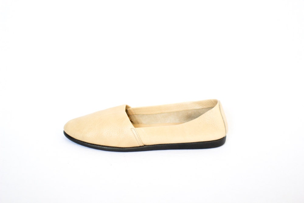 women's taupe leather flat slip on shoes size 9.5