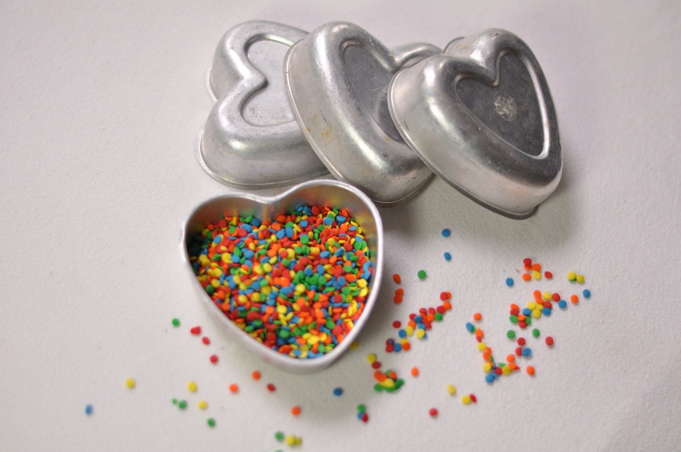 Vintage Heart Shaped Tins Jello Molds Candy Tart Baking Desert Ramekins Set of 4 Wedding Decor Craft Supply