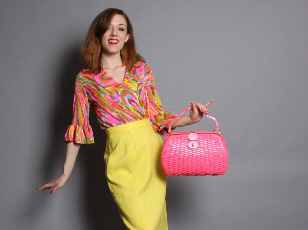 60s Neon PINK Basket PURSE / Pearl LUCITE / Bright Woven Handbag