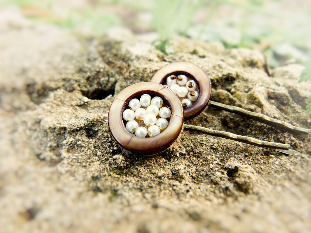 Tan brown bird nest bobby pin. Beadwork hair accessories. Spring summer rustic chic