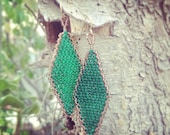 Emerald green diamond shape beadwork earrings. Geometric spring summer fashion jewelry