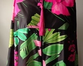 Vintage Dress 1960's 1970's Lounge Wear Hawaiian Print  Muu Muu with Front Zip and Pink Tassel Extra Large