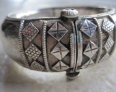 Vintage Indian Bracelet - Beautiful Hinged Bangle - 800 Silver from Rajasthan