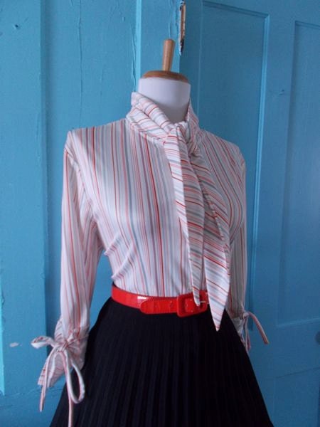 Sexy Vintage 1950s 1960s Red Striped 3/4 Sleeve Button Down Blouse  w Ascot Tie Neck