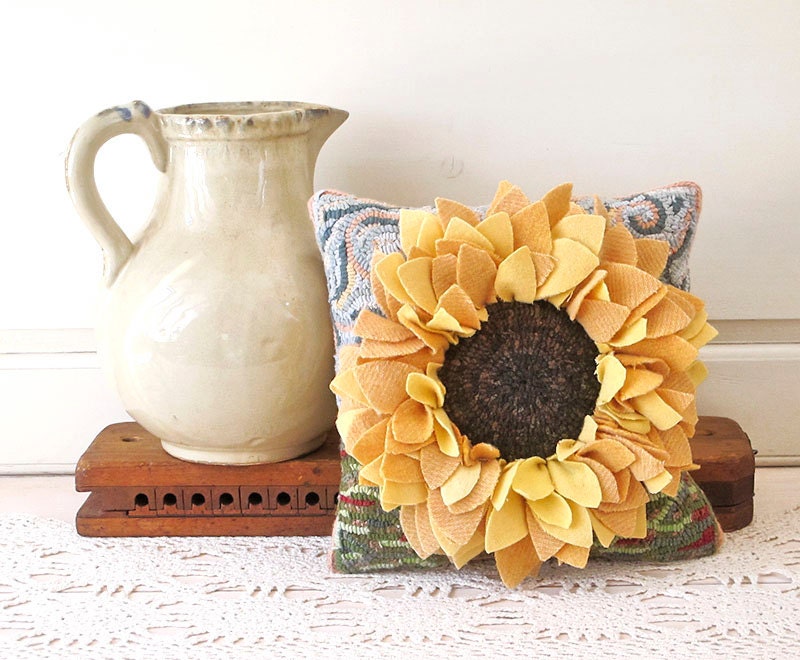 Pattern for the Sunflower Hooked Pillow