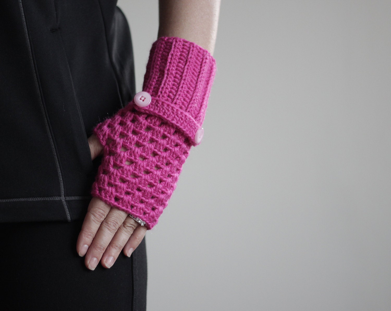 Women fingerless gloves - crocheted Fuchsia, Wrist Warmer