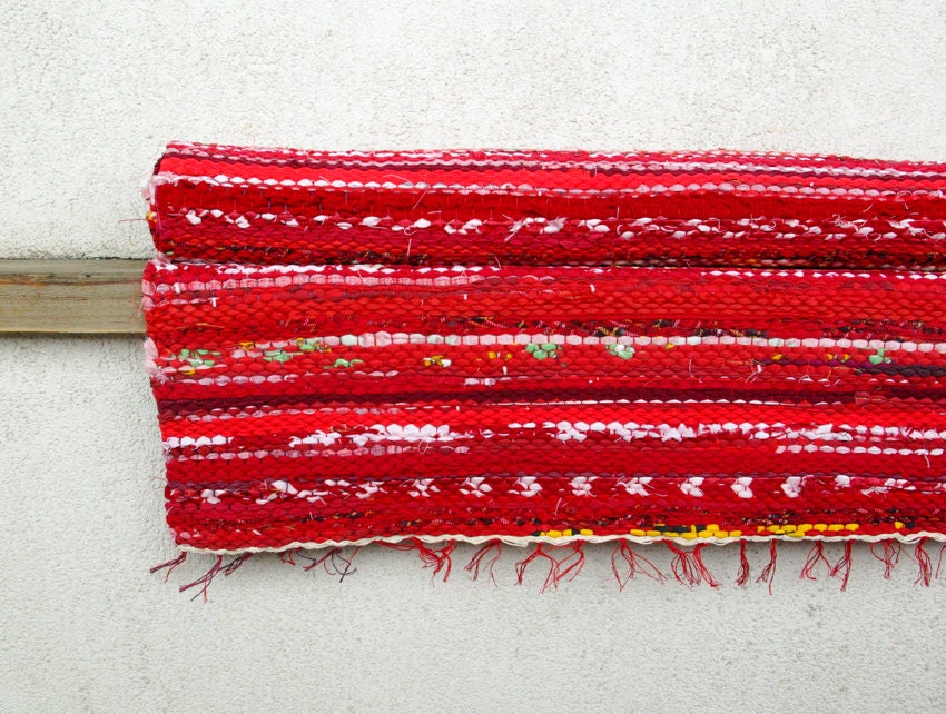 Hand woven Rag Rug - bright red 2.43' x 5.91'
