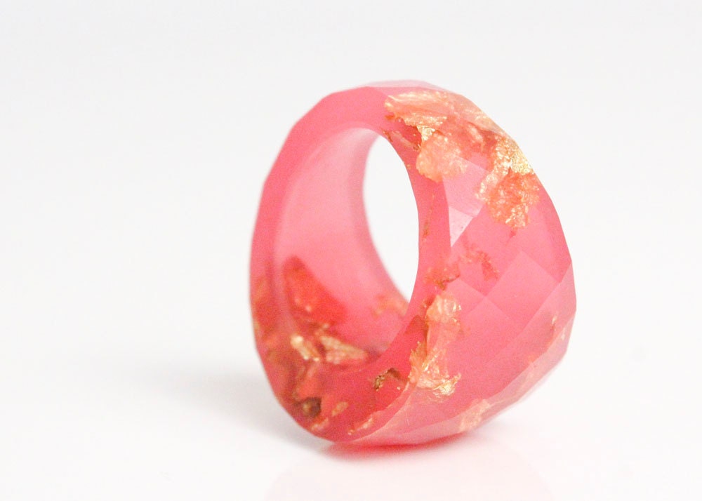 watermelon pink size 5.5 round faceted eco resin ring featuring gold leaf flakes