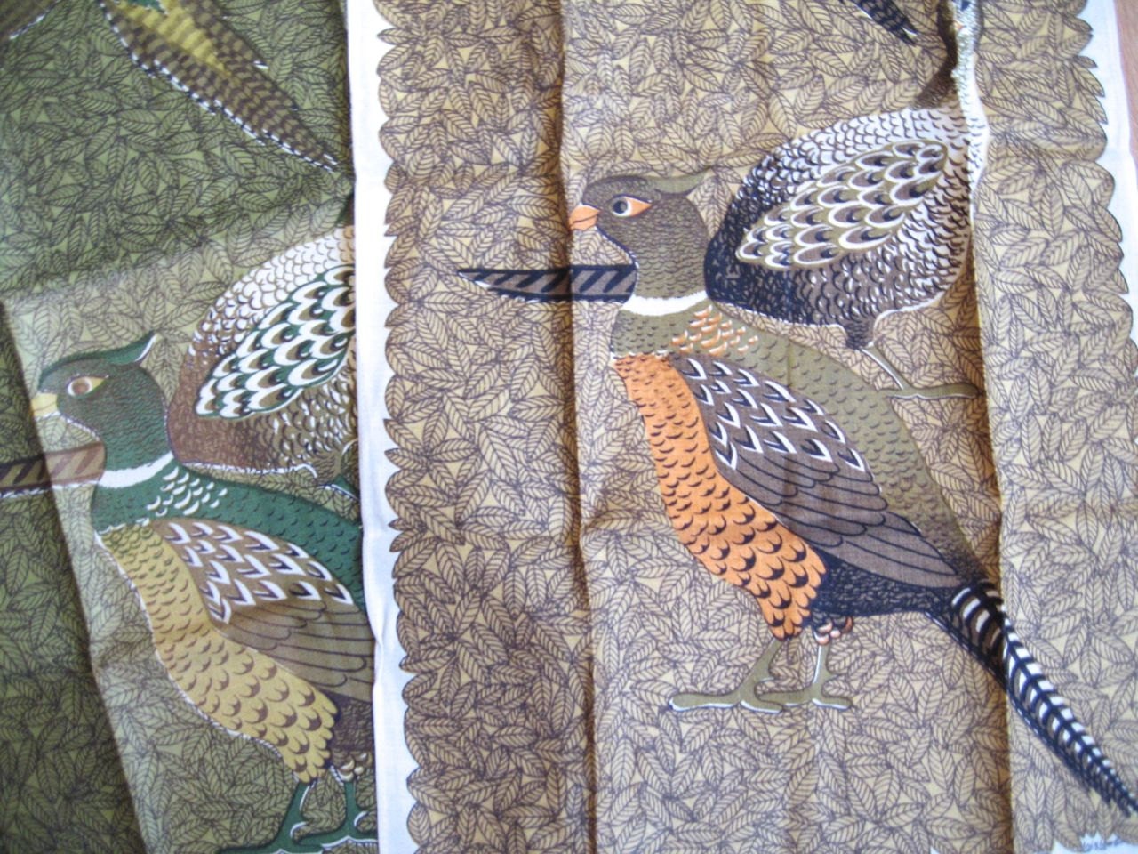 Lois and the pheasants. Pair of vtg linen Lois Long kitchen towels, pheasants, fowl, birds. Unused, great vintage condition.