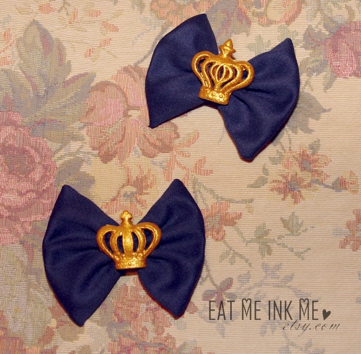 Navy bow brooch pin with golden crown cabochon