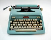 Vintage Royal Quiet Typewriter Turquoise / Royal Futura 600