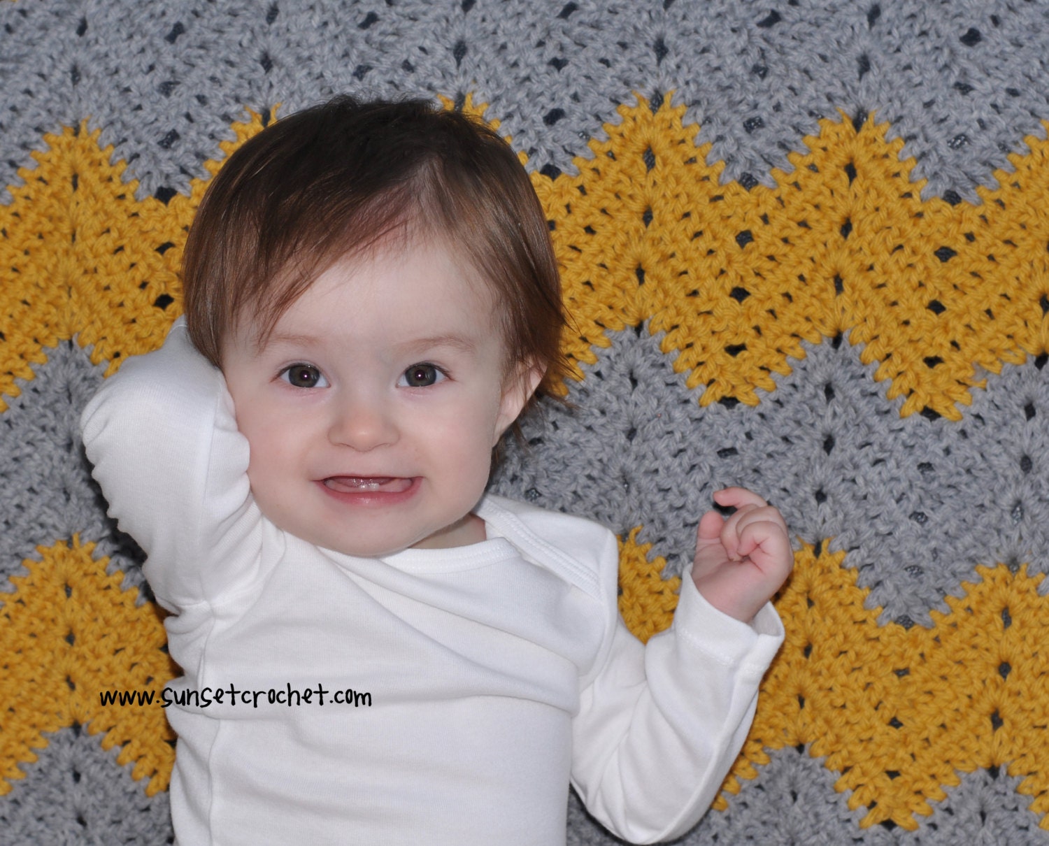 Wide Chevron Stripes Baby Afghan Crochet Pattern (220)