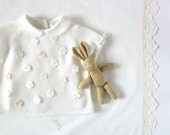 Knitted sweater with short sleeves and little felt flowers. Off white. 100% merino wool. READY TO SHIP size 3-6 months. - tenderblue
