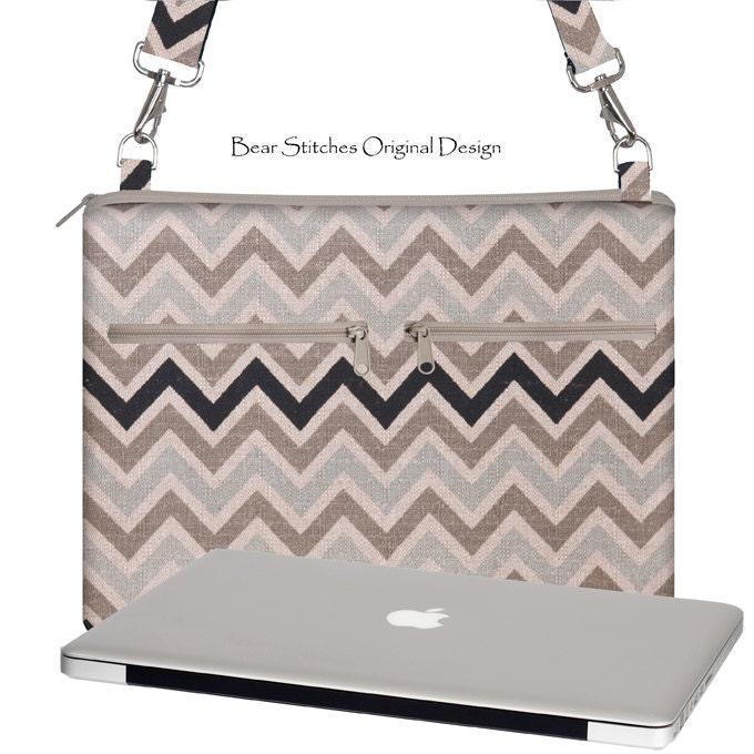 13" MacBook Pro Laptop Bag CrossBody 13", Women' s Padded Messenger Bag- 13"  Laptop Case,  Six Pockets, Chevron Black Cream