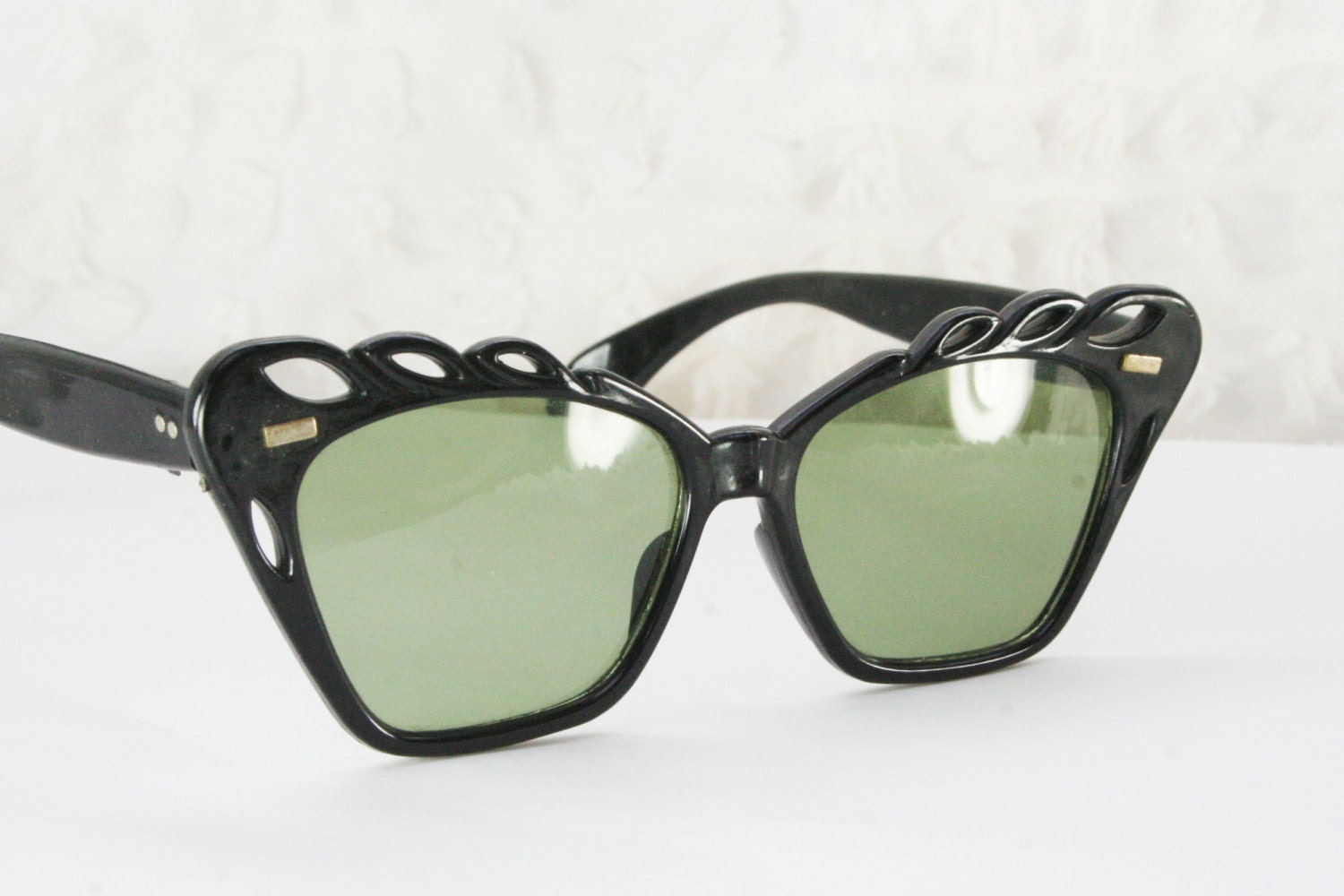 50's Cat Eye Sunglasses 1950's Black Sunglass Lattice Browline Non Rx Green Lens Plain Temple 51/23 Willson Eyewear USA
