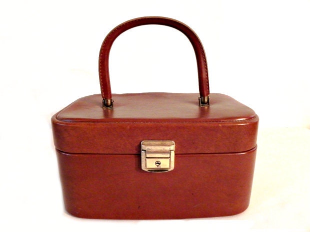 French Vintage buttersctoch betty train case